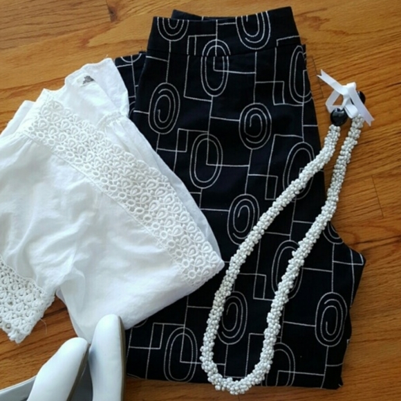 VTG Talbots Highwaist geometric black/white Capris - Picture 8 of 8